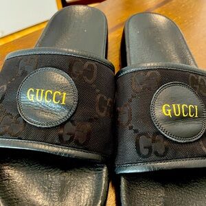 Gucci MEN'S GG SLIDE SANDAL